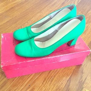 Vintage 1960s Kelly Green Pumps w/ Matching Purse